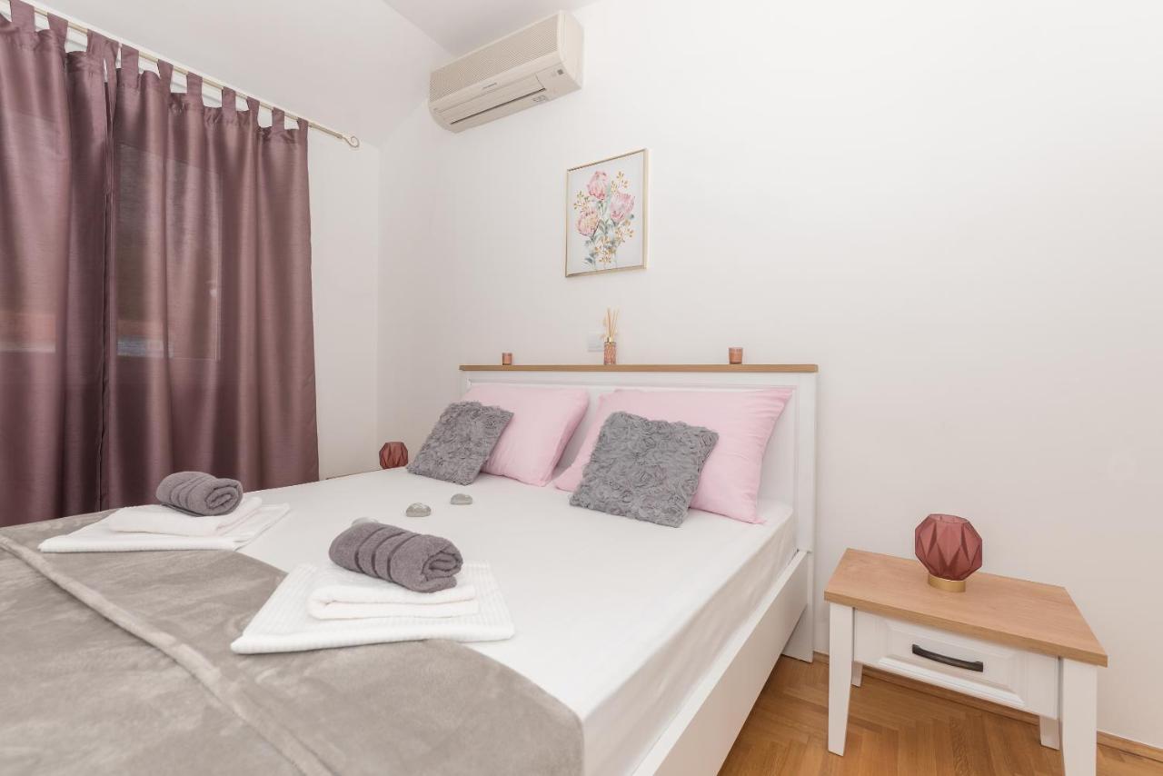 Deluxe 3 Bedroom Apartment With Sea View Baška Voda Exteriör bild