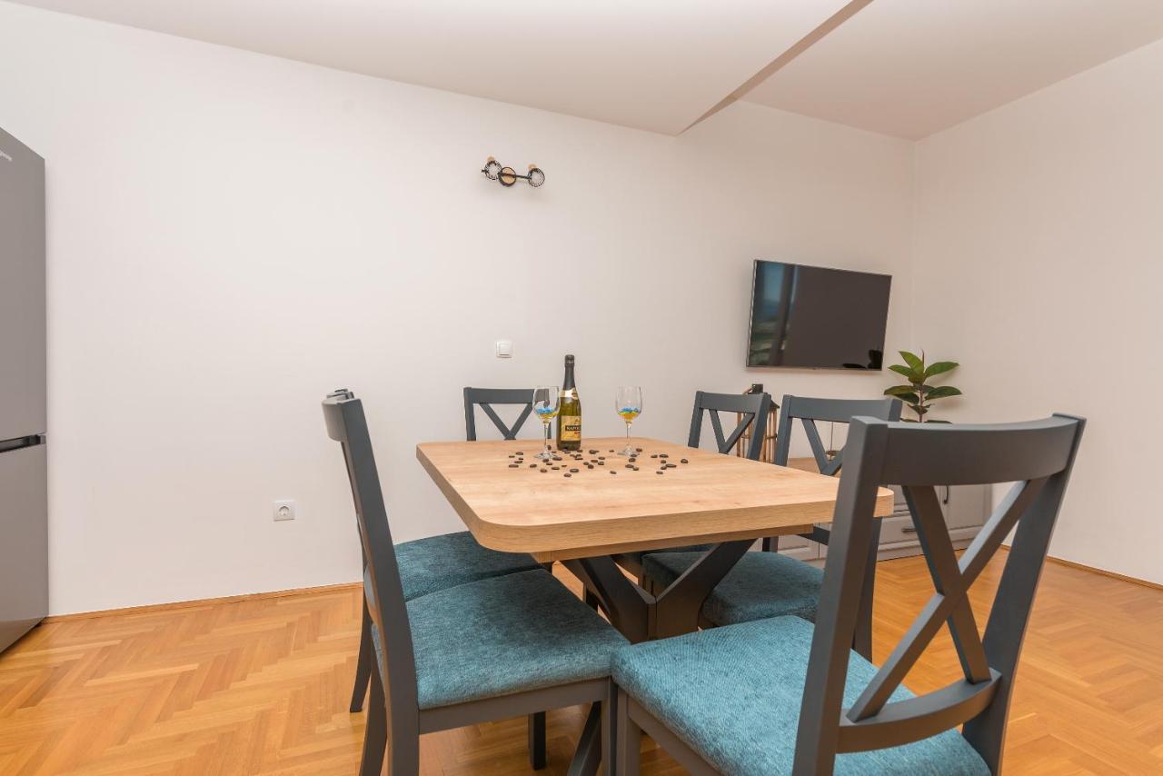 Deluxe 3 Bedroom Apartment With Sea View Baška Voda Exteriör bild