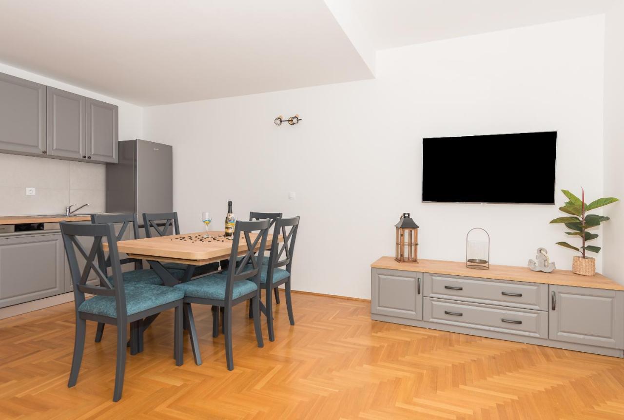 Deluxe 3 Bedroom Apartment With Sea View Baška Voda Exteriör bild
