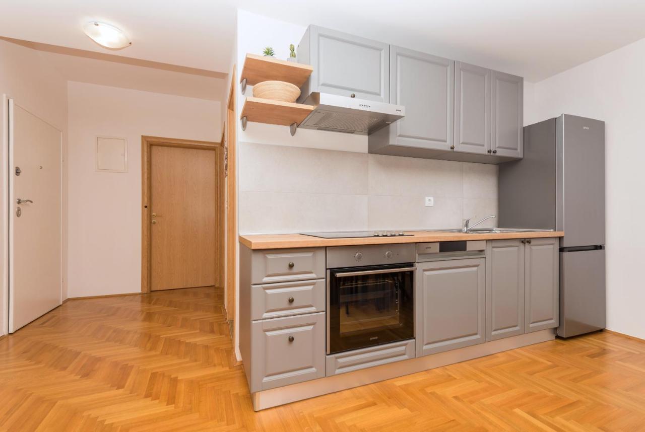 Deluxe 3 Bedroom Apartment With Sea View Baška Voda Exteriör bild