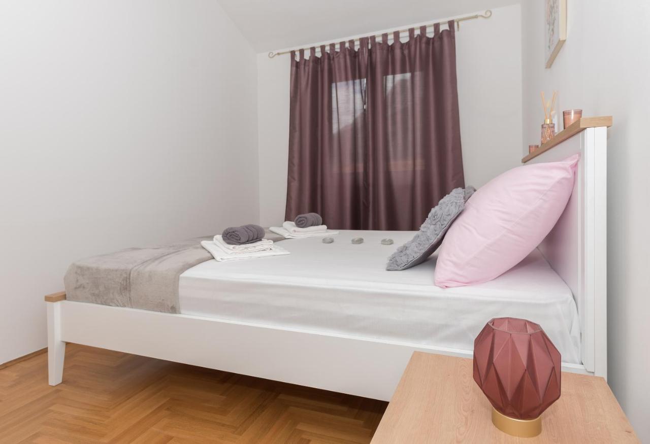 Deluxe 3 Bedroom Apartment With Sea View Baška Voda Exteriör bild