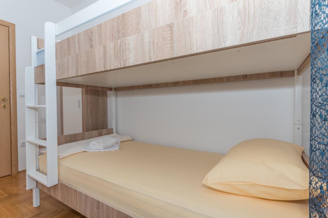 Deluxe 3 Bedroom Apartment With Sea View Baška Voda Exteriör bild