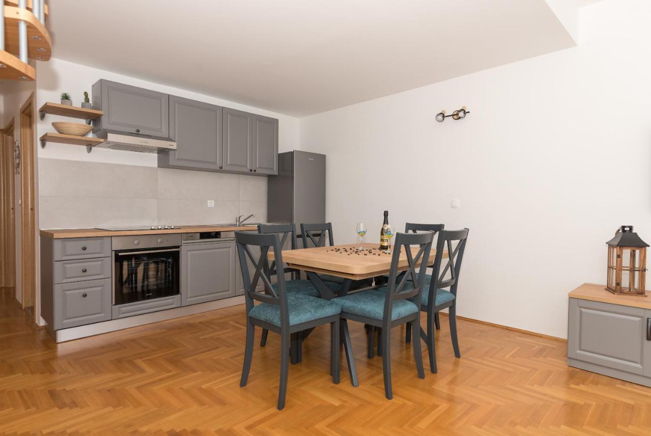 Deluxe 3 Bedroom Apartment With Sea View Baška Voda Exteriör bild