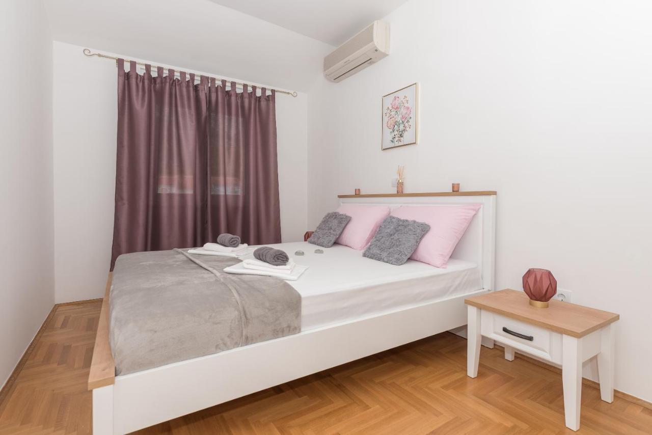 Deluxe 3 Bedroom Apartment With Sea View Baška Voda Exteriör bild