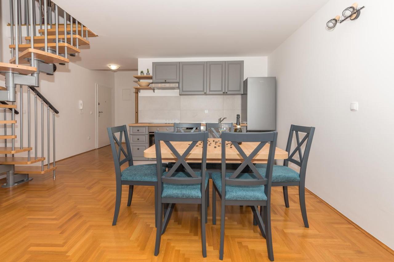 Deluxe 3 Bedroom Apartment With Sea View Baška Voda Exteriör bild